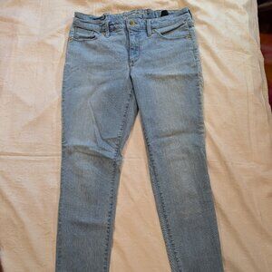 Light wash skinny jeans